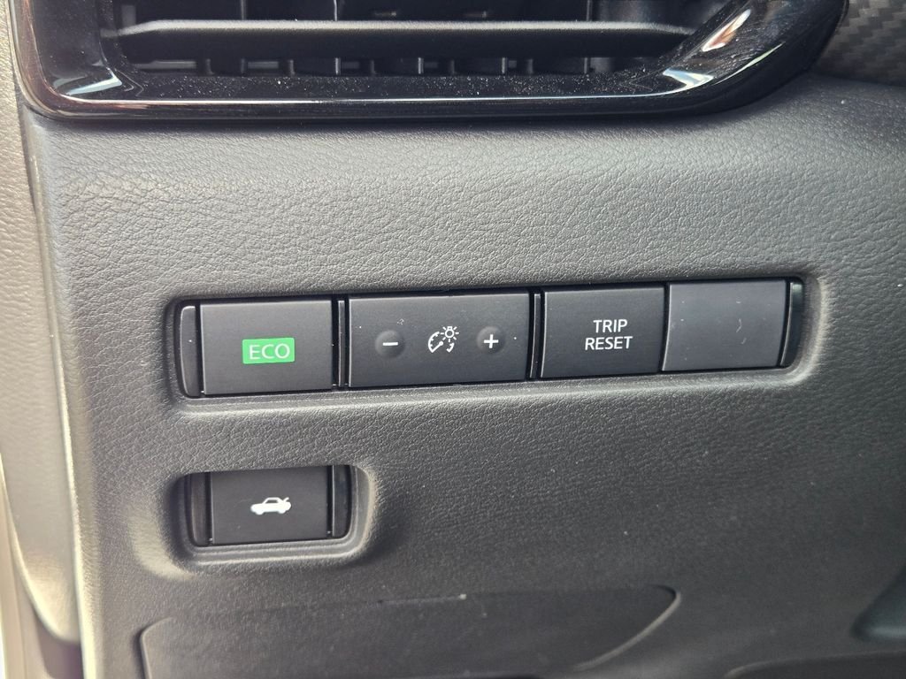 Used 2025 White Nissan SR image 21