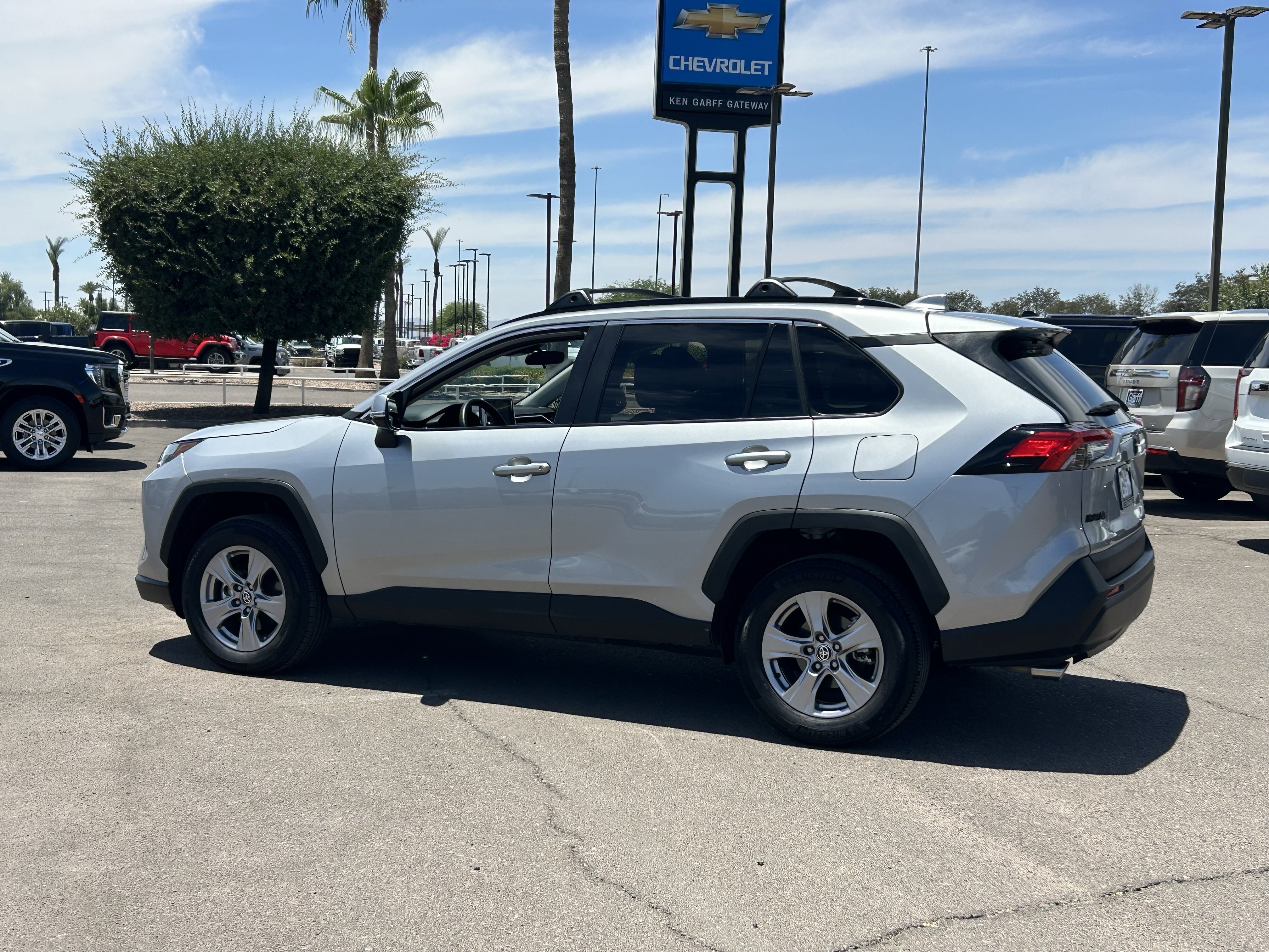 2025 Toyota RAV4 XLE - Photo 3
