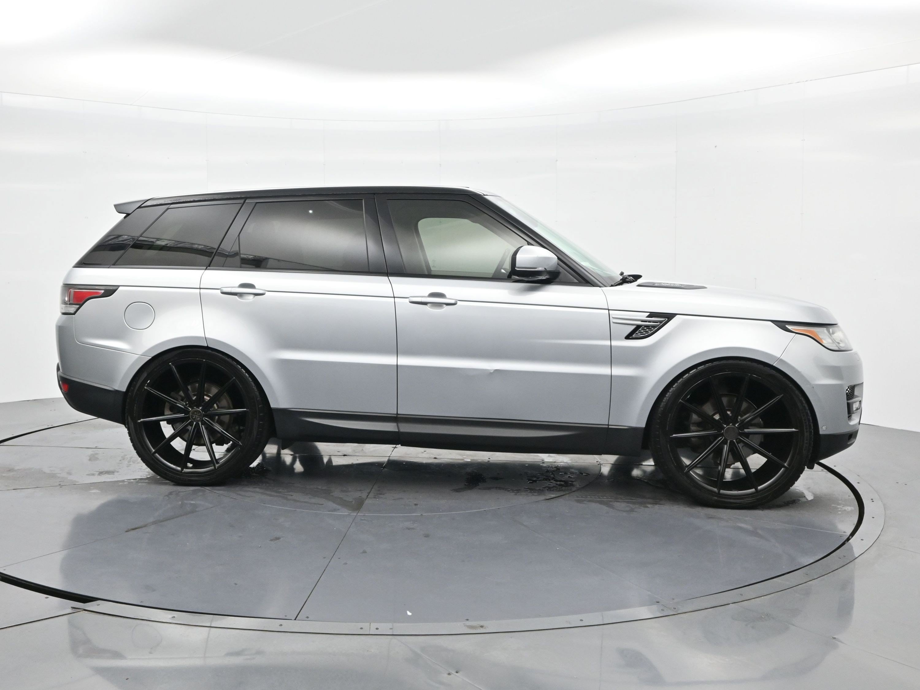 Used 2014 Causeway Gray Metallic Land Rover HSE image 4