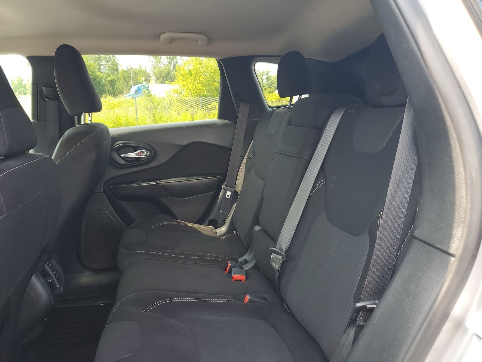 Used 2015 Silver Jeep Latitude image 20