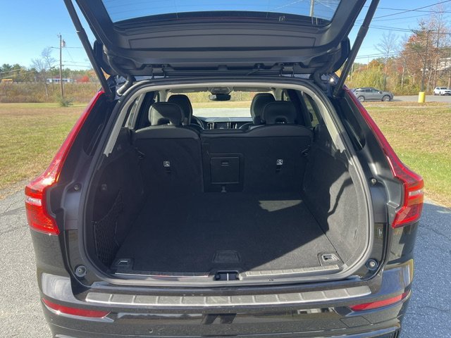 Used 2024 Black Volvo Ultimate Dark Theme image 9