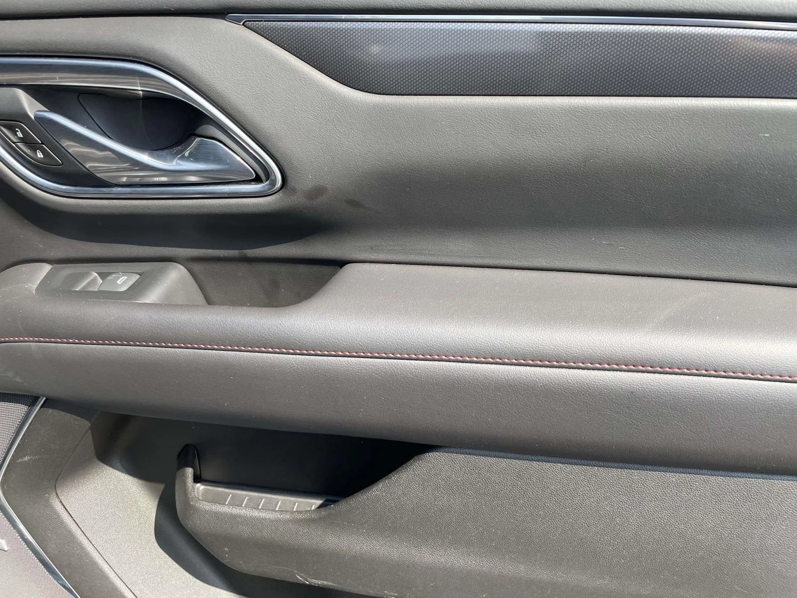 2021 Chevrolet Suburban RST - Photo 10