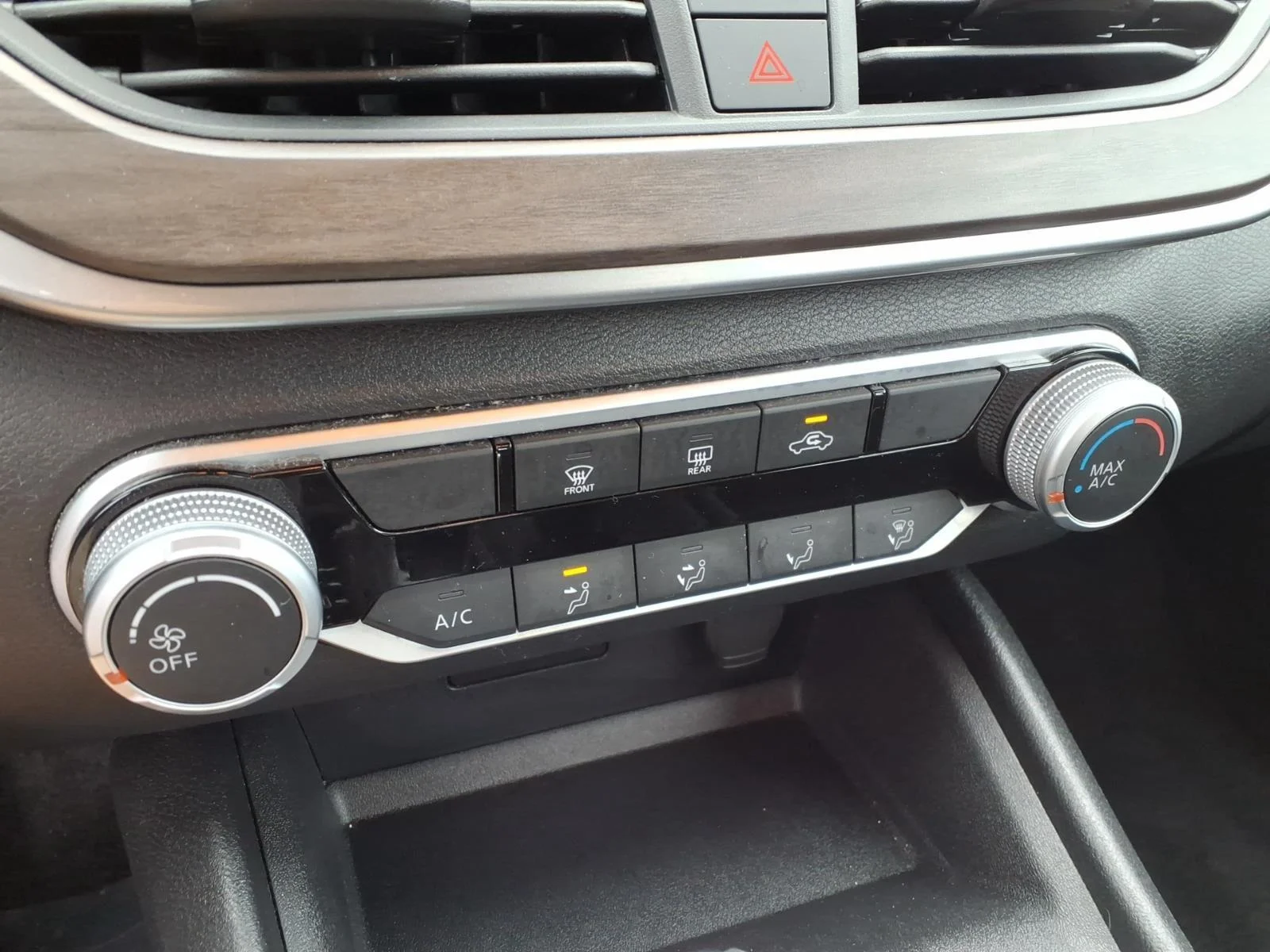 Used 2025 Super Black Nissan SV image 22