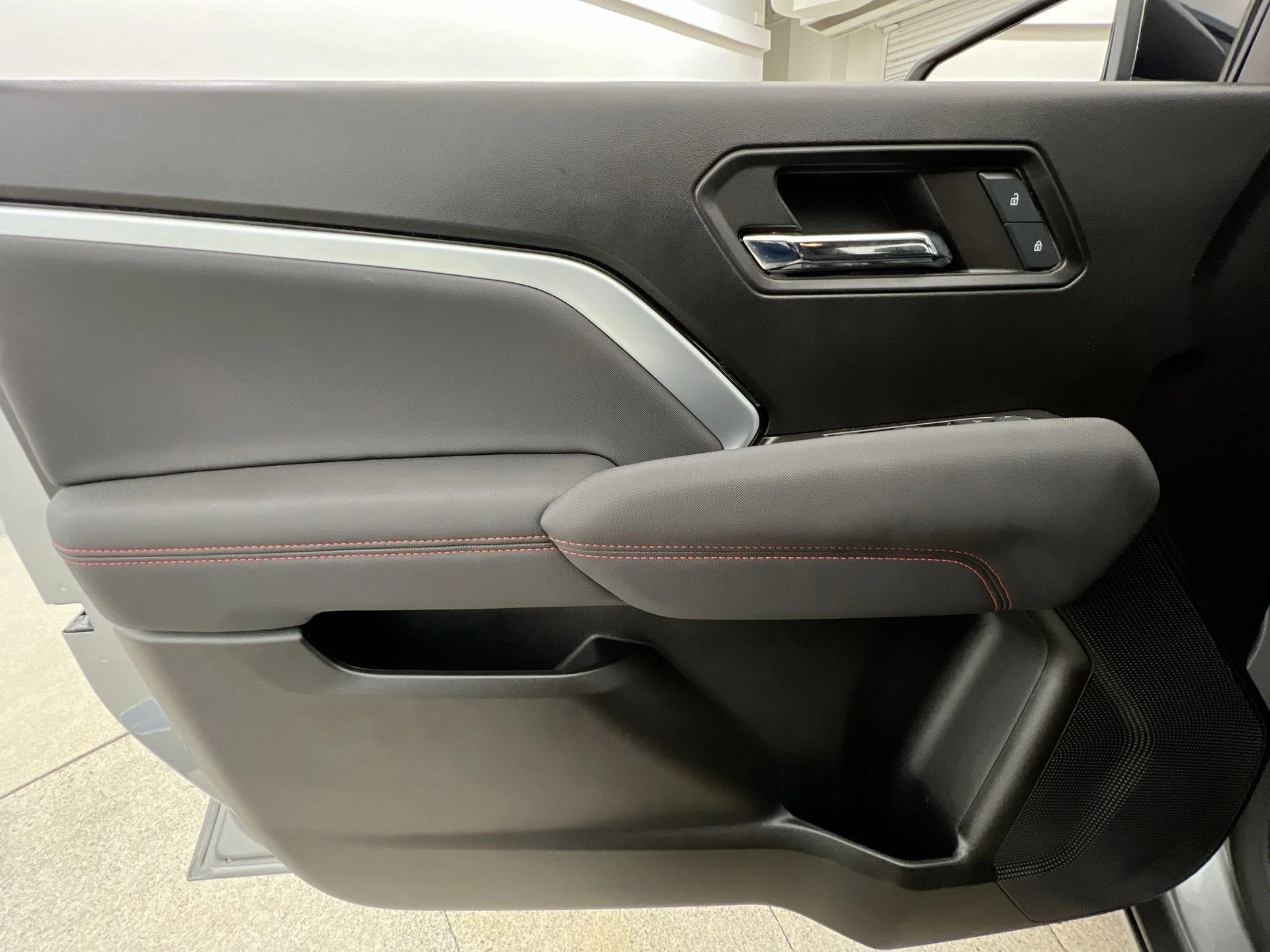 Certified Used 2024 Gray Chevrolet Z71 image 20
