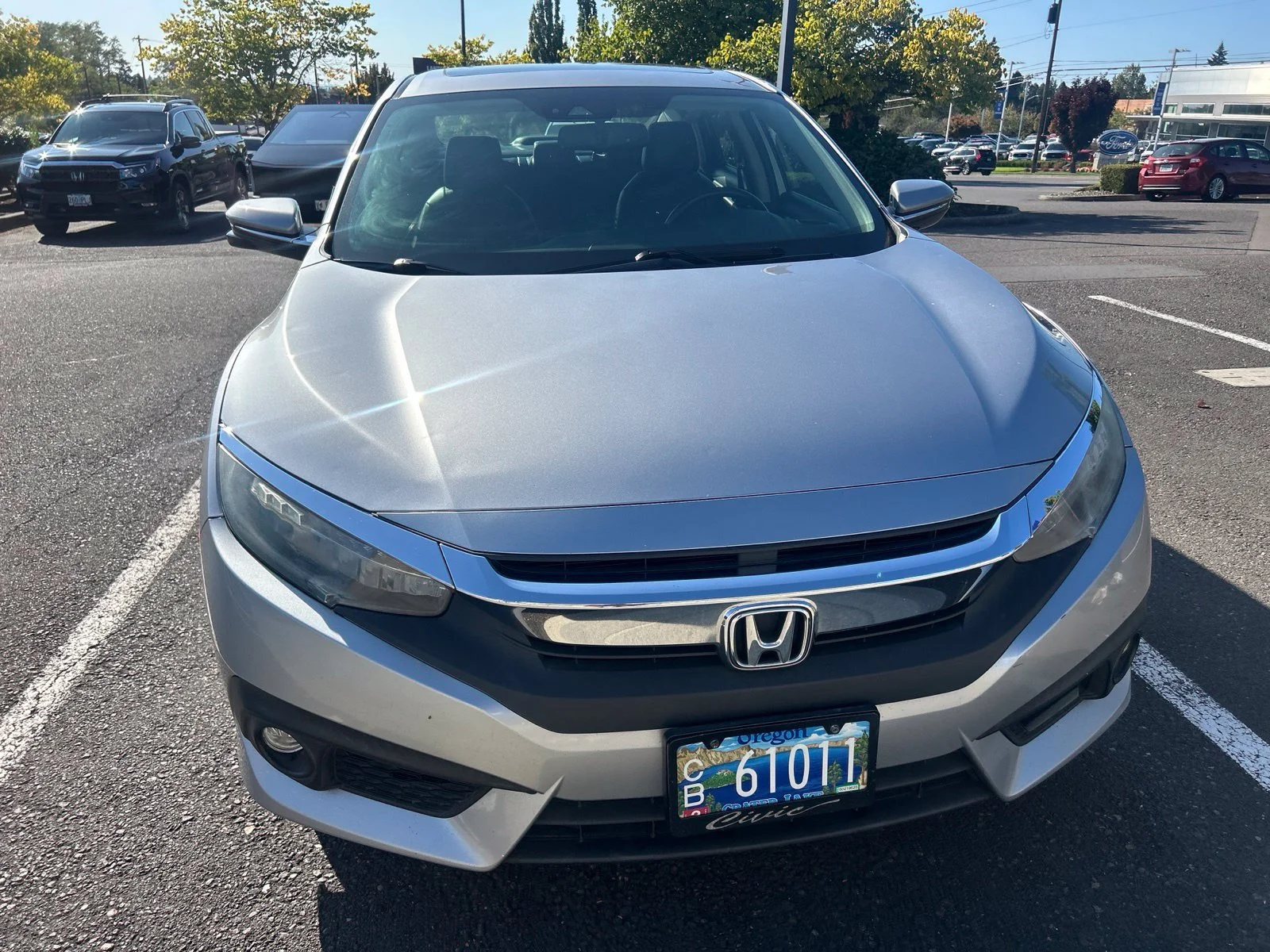 Used 2016 Lunar Silver Metallic Honda Touring image 2