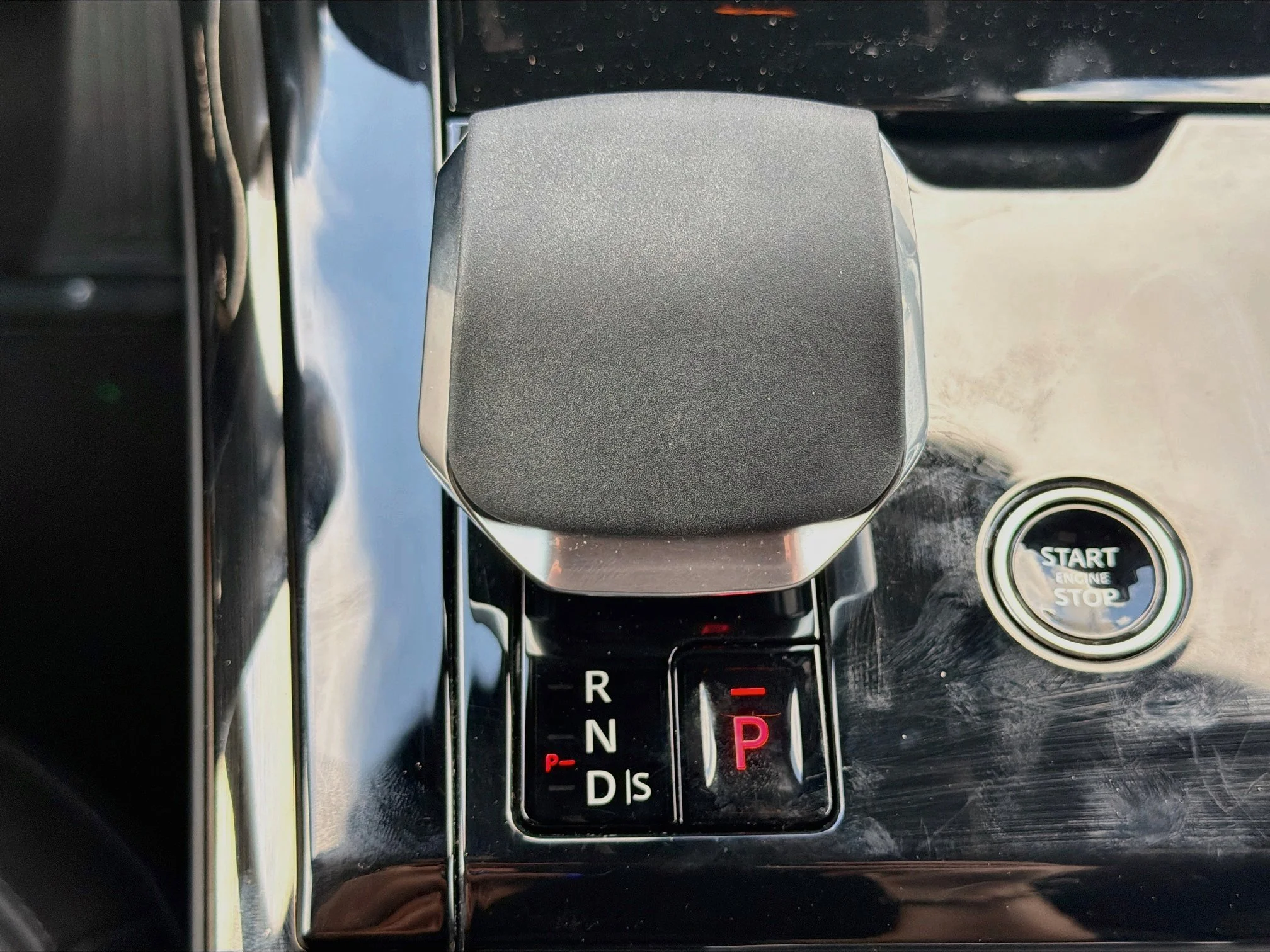 Used 2025 Santorini Black Metallic Land Rover SE image 30