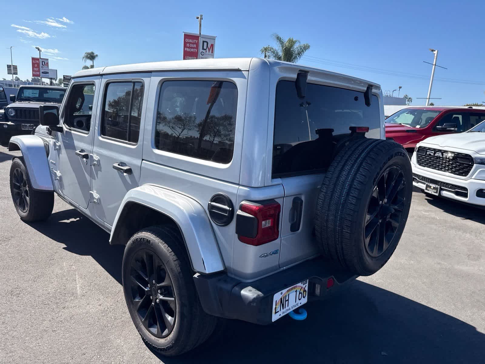 Used 2024 Silver Zynith Clearcoat Jeep Sahara image 22