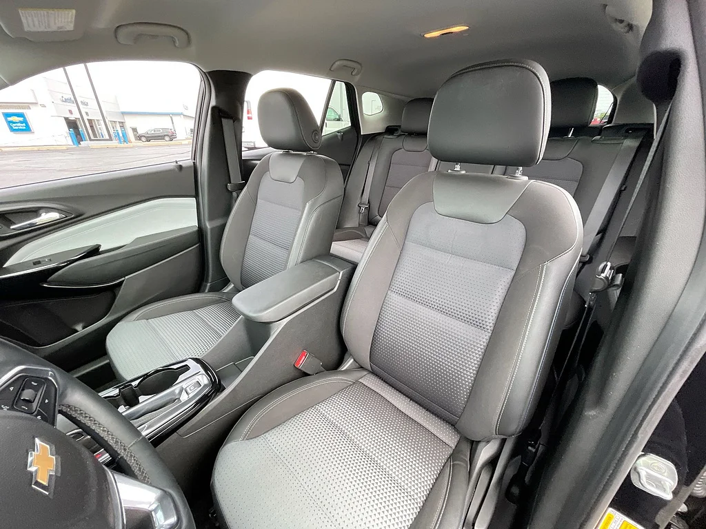 Used 2024 Mosaic Black Metallic Chevrolet LT image 18