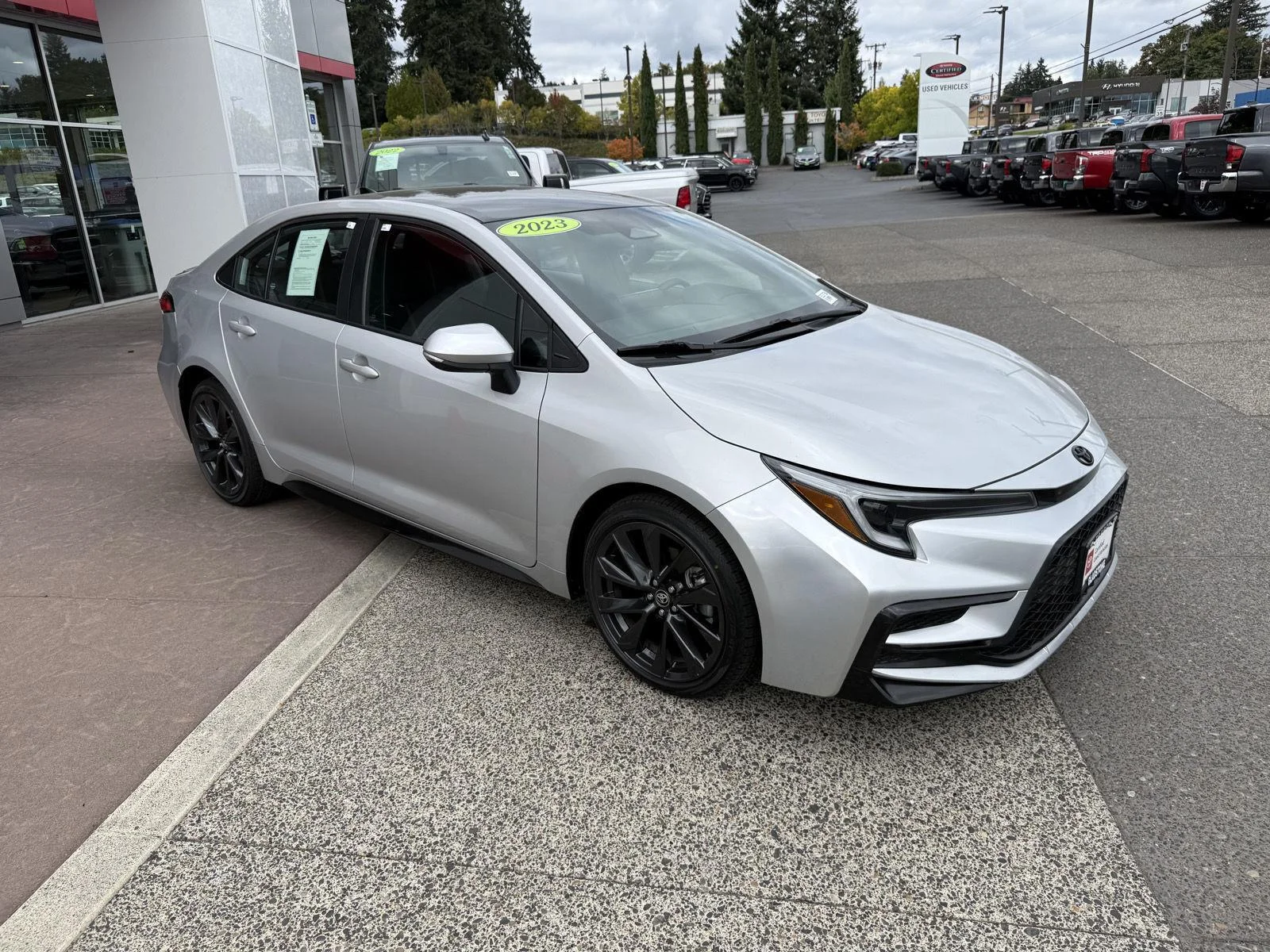 Used 2023 Classic Silver Metallic/Midnight Black Metallic Toyota SE image 7