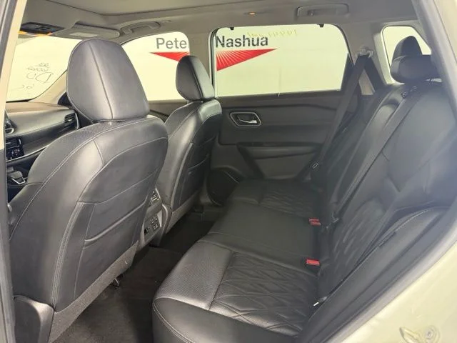 Used 2023 White Nissan Platinum image 5
