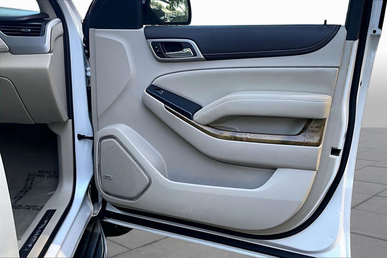 Used 2016 White Frost Tricoat GMC Denali image 23