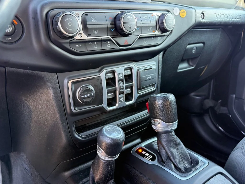 Used 2018 Black Jeep Unlimited Sport S image 21