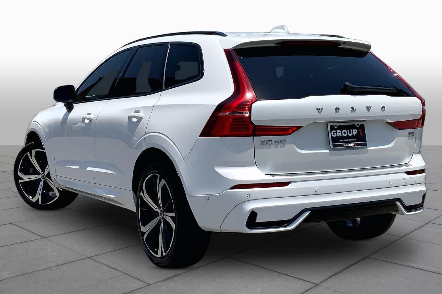 Used 2023 Crystal White Metallic Volvo Ultimate Dark Theme image 12