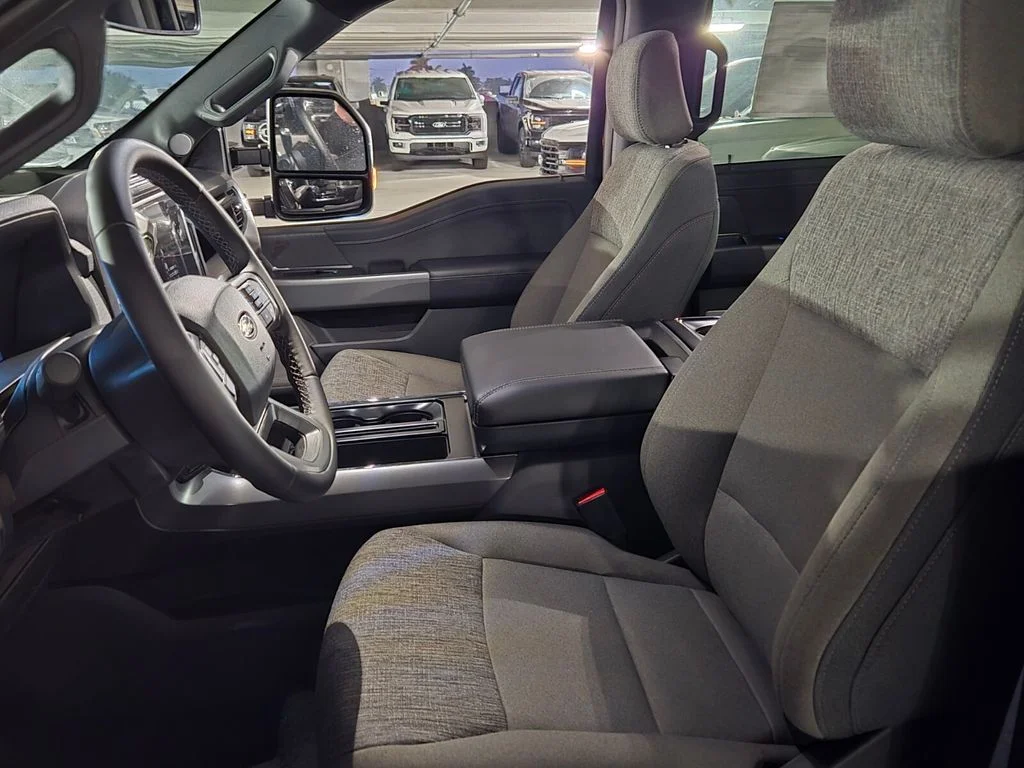 New 2025 Agate Black Metallic Ford XLT image 7