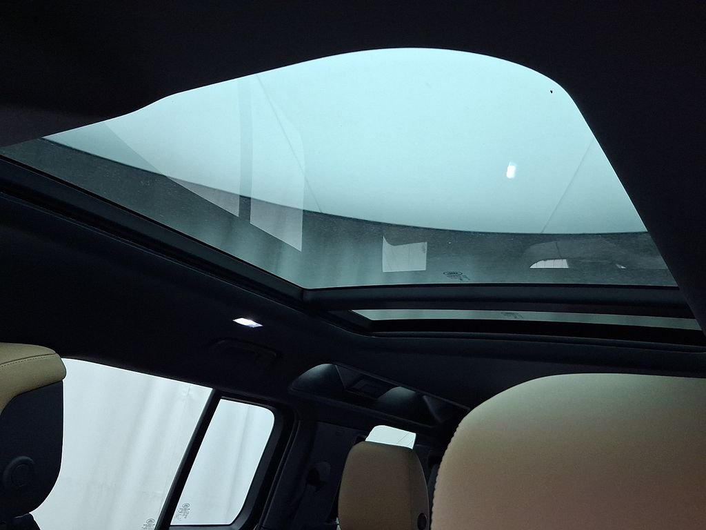 New 2026 Santorini Black LAND ROVER X-Dynamic SE image 10