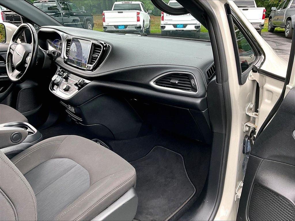 Used 2021 White Chrysler Touring image 13