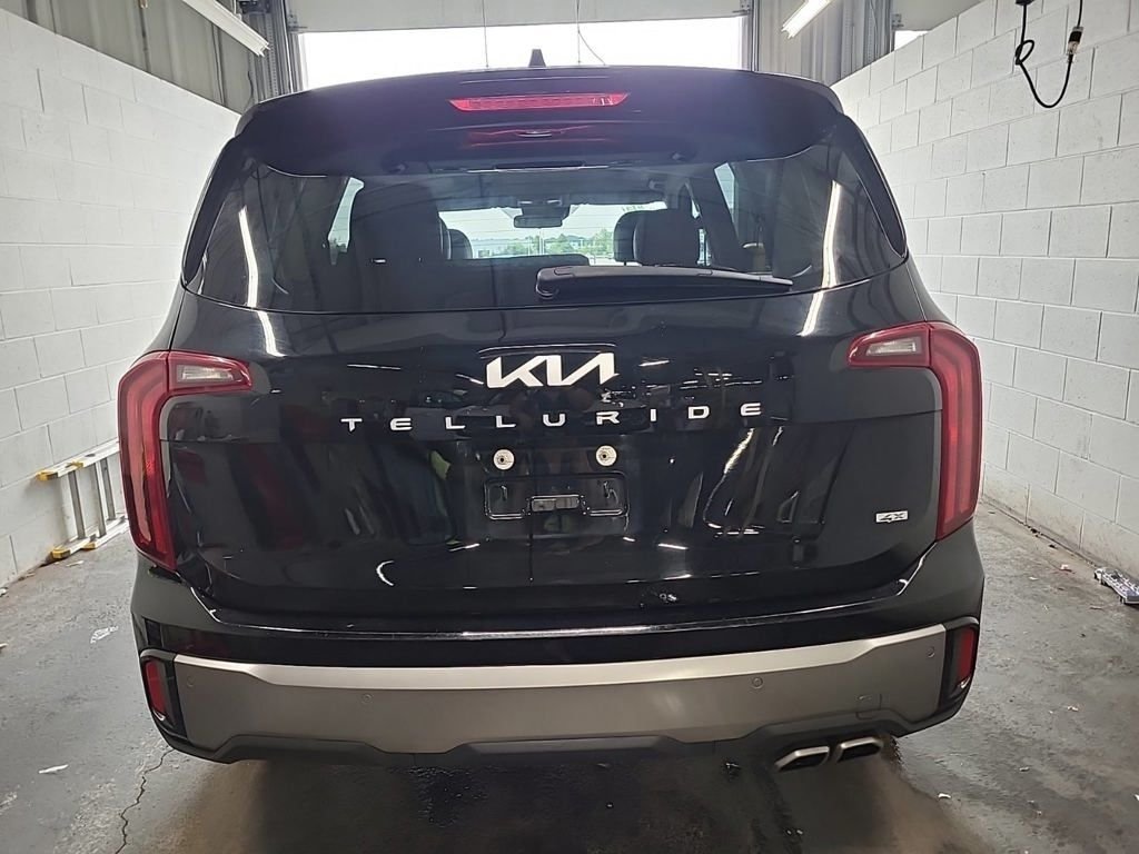Used 2025 Black Kia S image 11