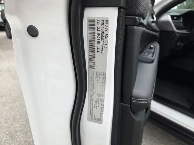 New 2026 Bright White Clear-Coat Exterior Paint Jeep Laredo X image 19