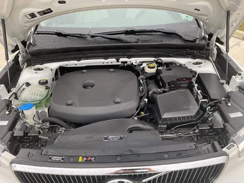 Used 2020 White Volvo Momentum image 37
