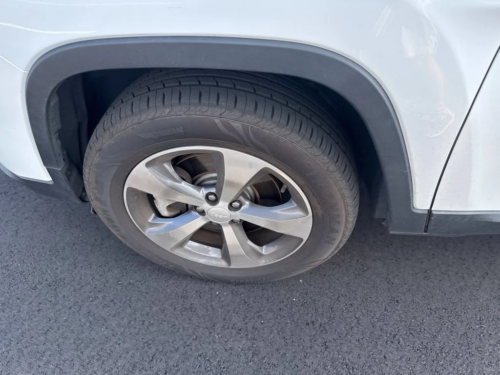 Used 2019 White Jeep Limited image 22