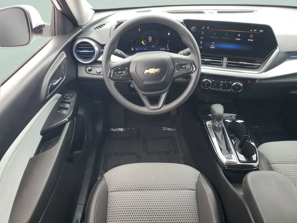 Used 2024 Summit White Chevrolet LT image 12
