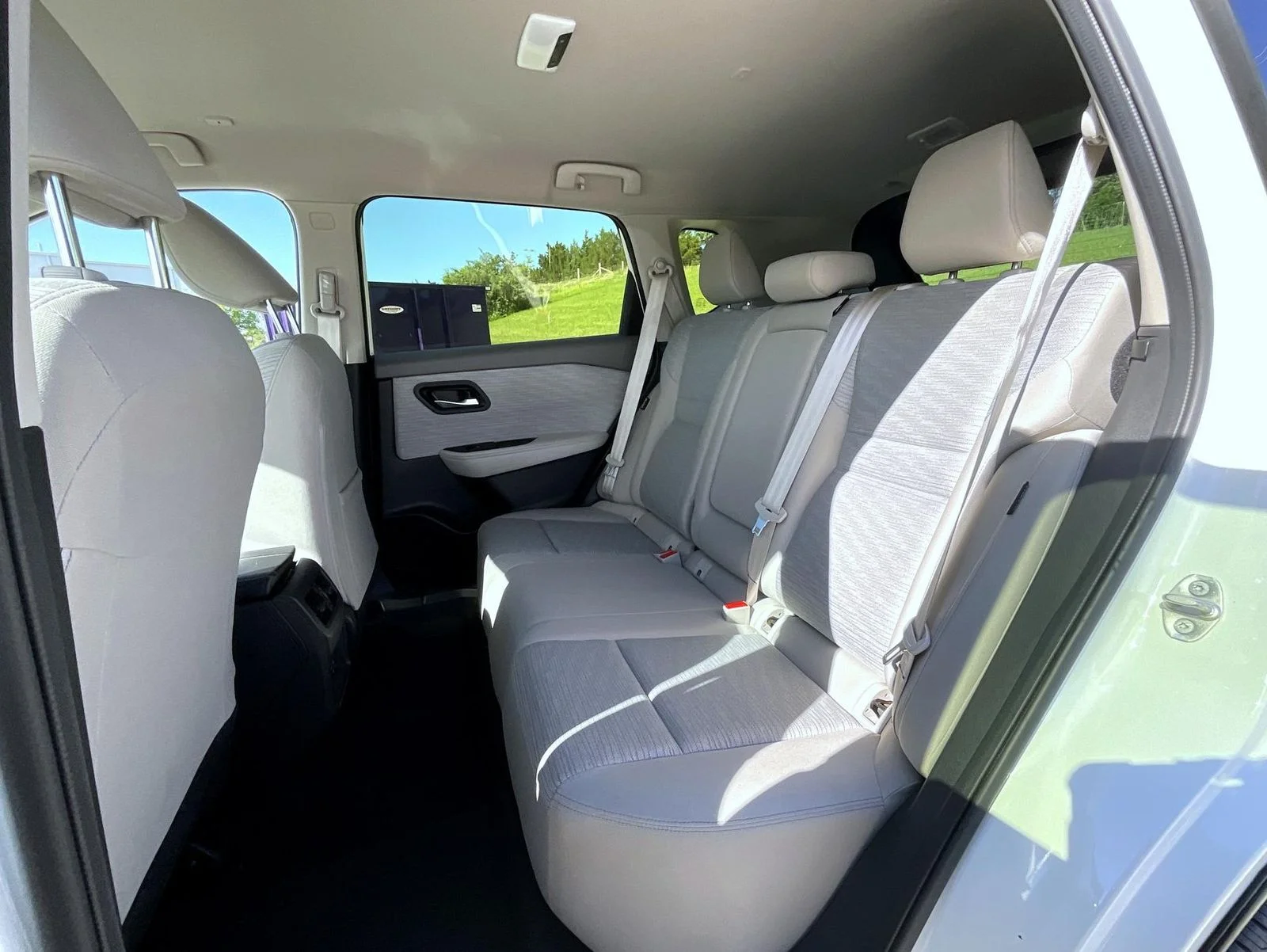 Used 2023 White Nissan SV image 19