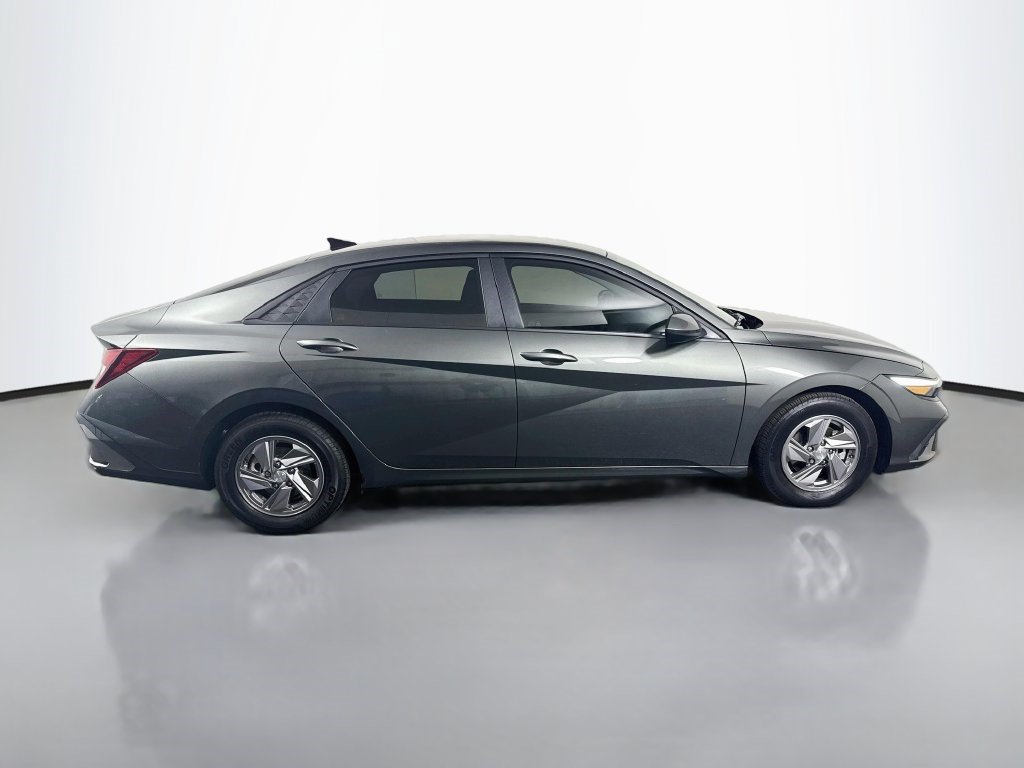 Used 2025 Amazon Gray Hyundai SE image 8