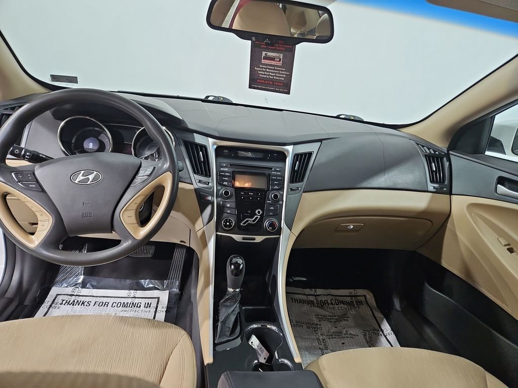 Used 2012 White Hyundai GLS image 13