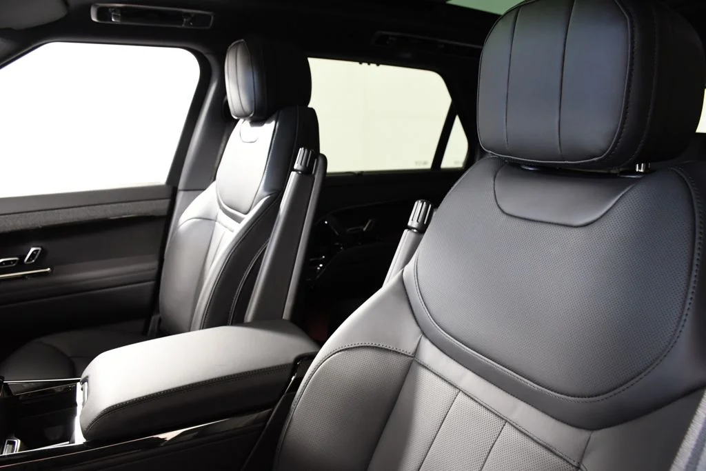 New 2026 Carpathian Gry Land Rover Dynamic SE image 16