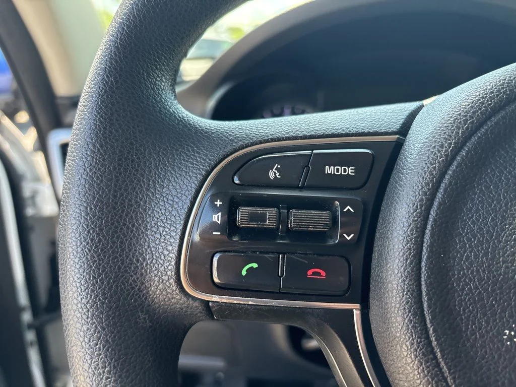 Used 2017 White Kia LX image 19