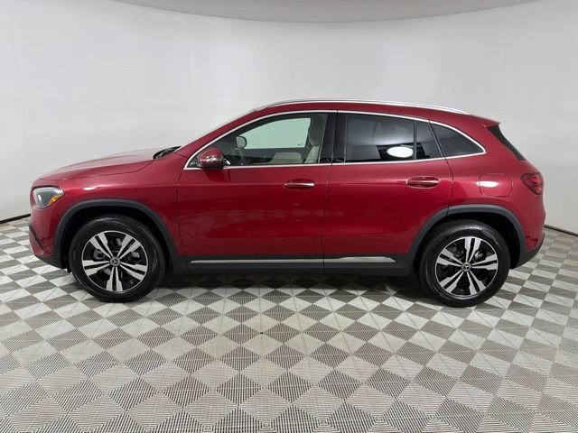 New 2026 MANUFAKTUR Patagonia Red Metallic Mercedes-Benz GLA 250 image 4