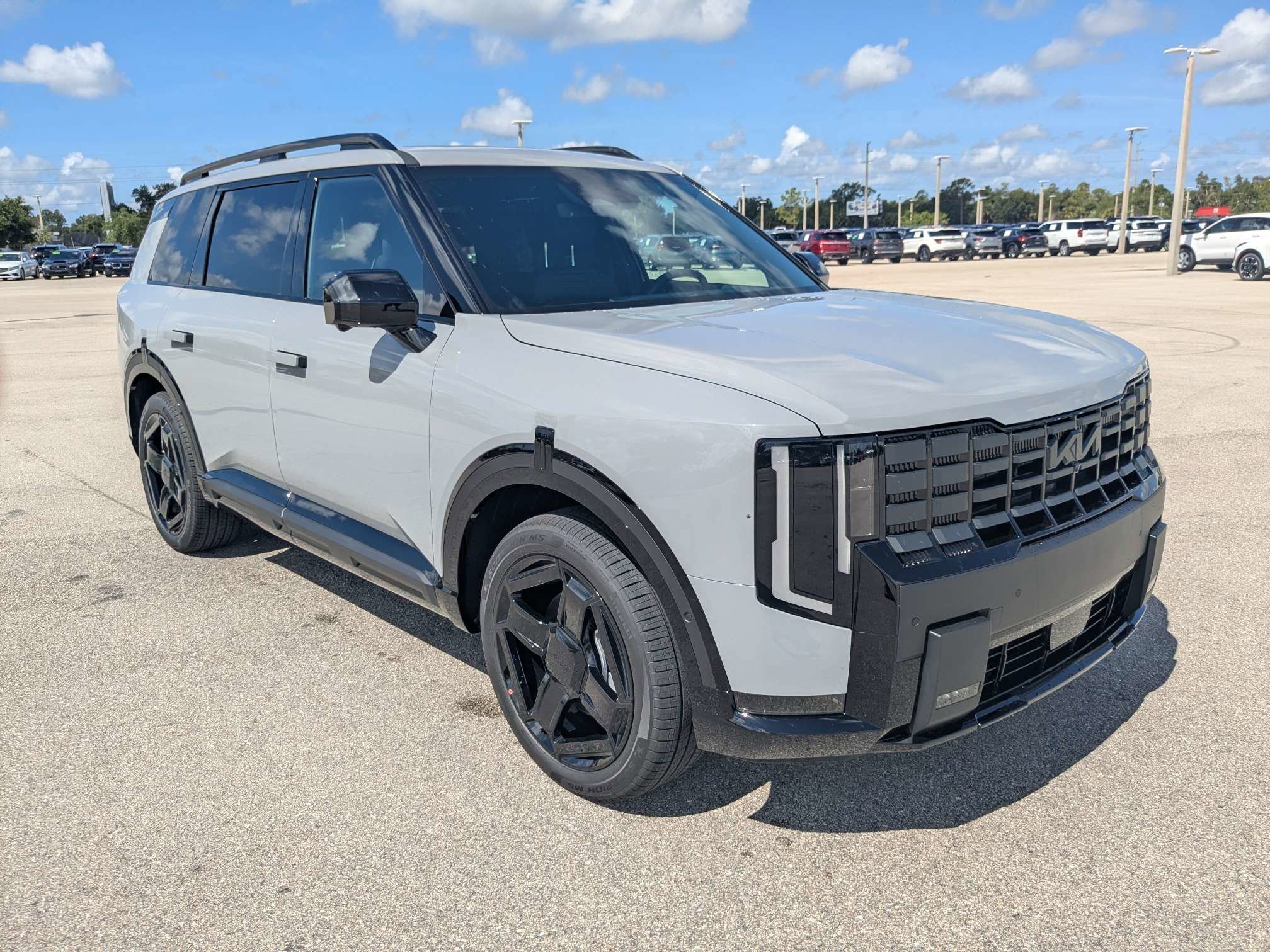 New 2027 Wolf Gray Kia X-LINE SX image 2