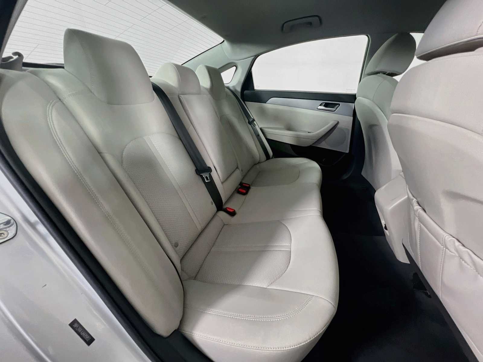 Used 2018 Symphony Silver Hyundai SE image 25