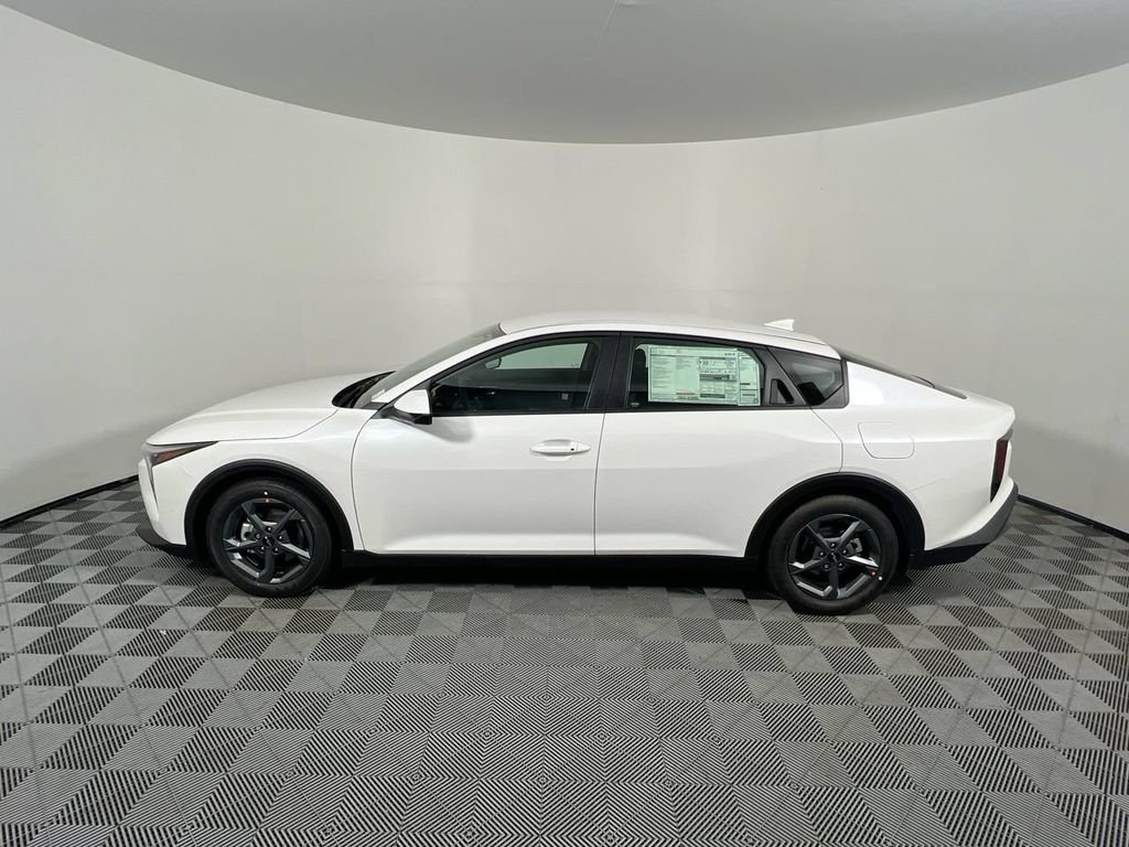 New 2026 Snow White Pearl Kia LXS image 7
