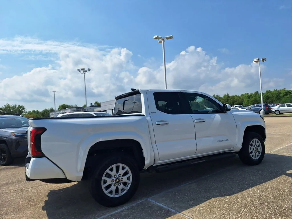 Used 2025 White Toyota SR5 image 5