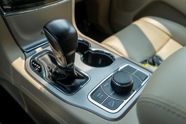 Used 2021 White Jeep Limited image 34