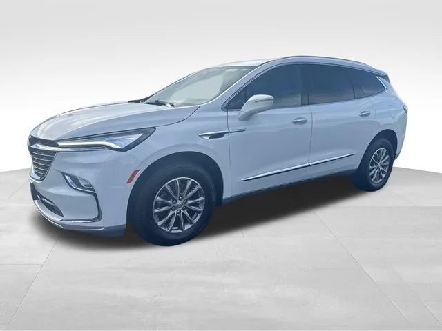 Used 2024 Summit White Buick Essence image 1