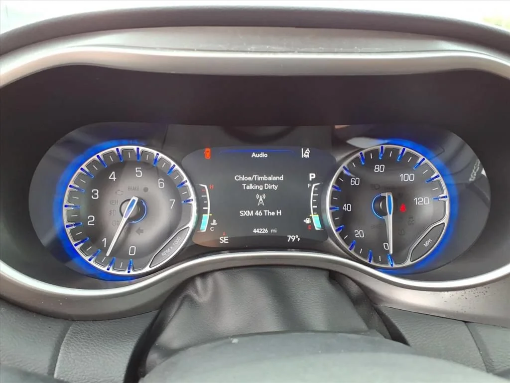 Used 2024 White Chrysler Touring L image 29