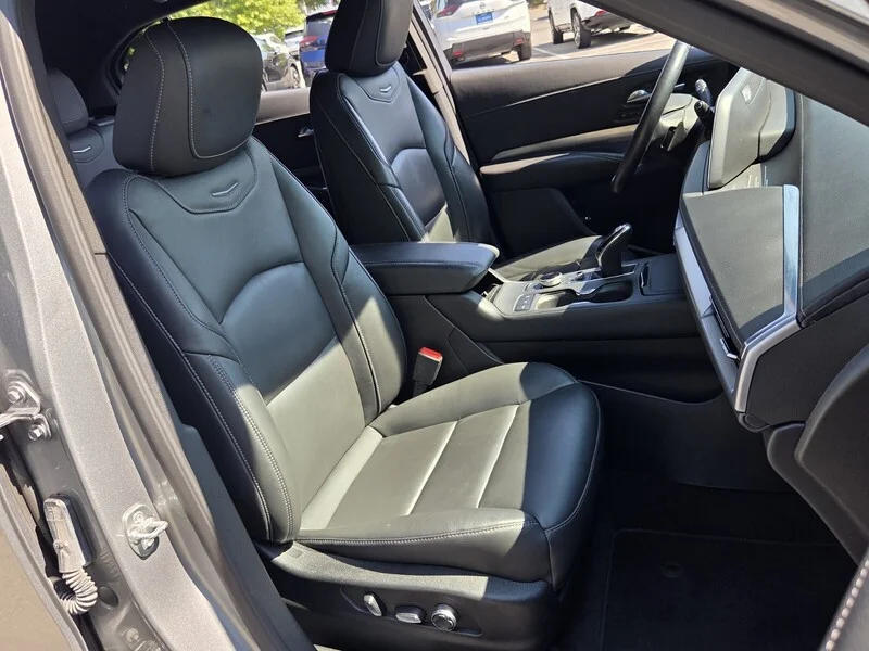 Used 2025 Silver Metallic CADILLAC PREMIUM LUXURY image 18
