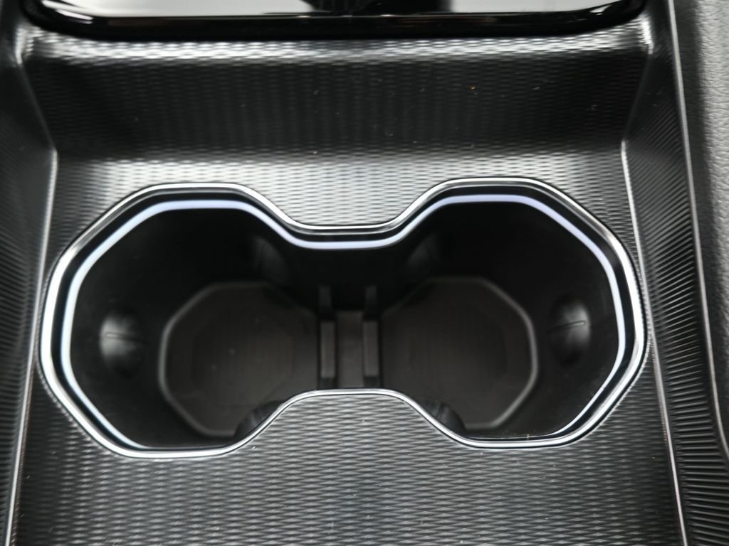 New 2025 Diamond Black Crystal Pearl-Coat Exterior Paint Jeep Altitude X image 9