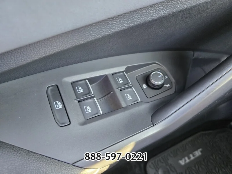Used 2026 Opal White Pearl Volkswagen SE image 33