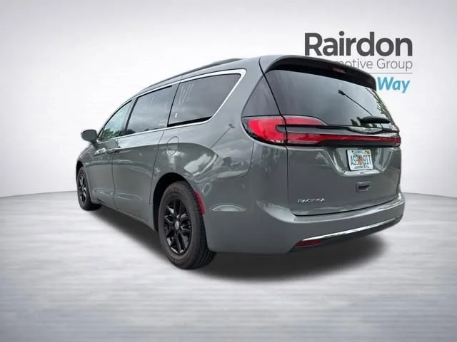 Used 2022 Ceramic Gray Clearcoat Chrysler Touring L image 5
