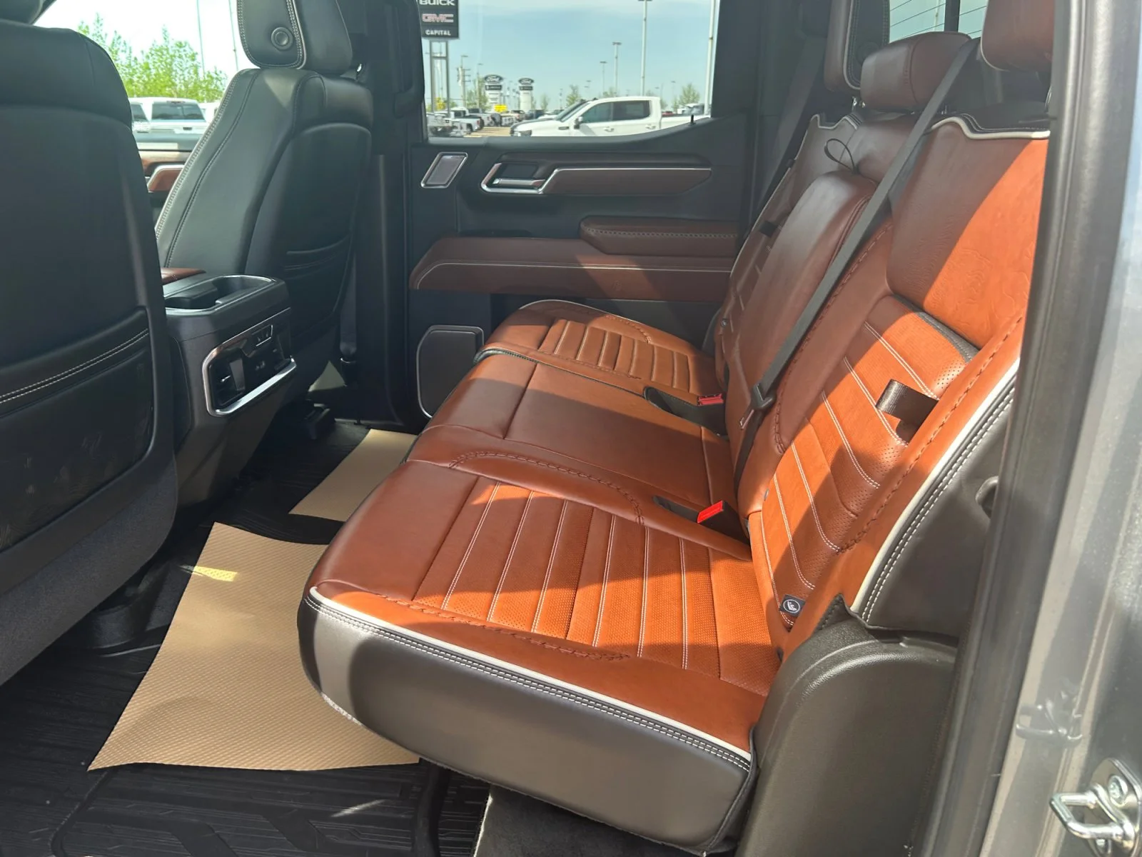 Used 2025 Silver GMC Denali Ultimate Crew Cab image 19