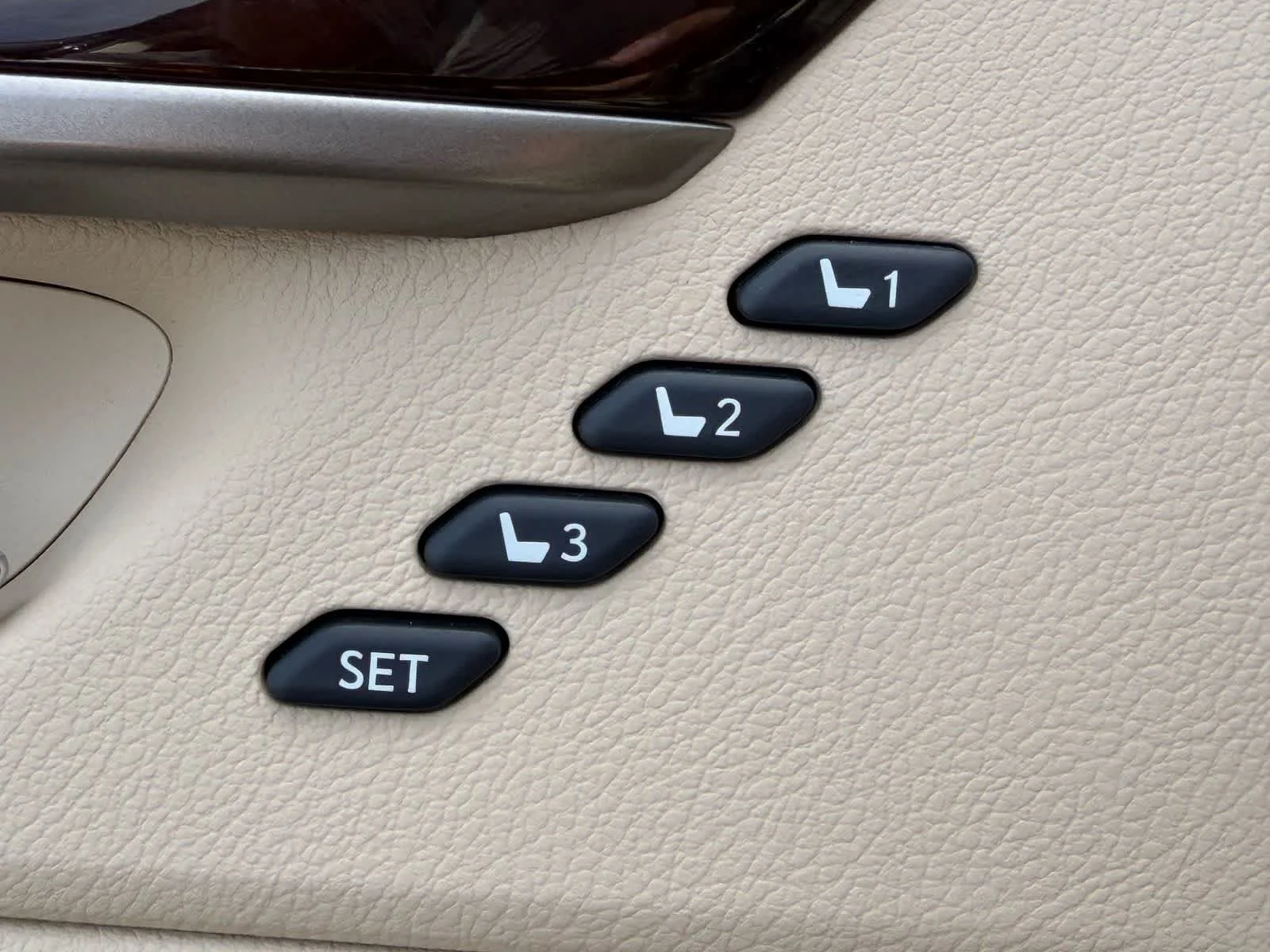 Used 2013 Obsidian Lexus 4dr Sdn image 17