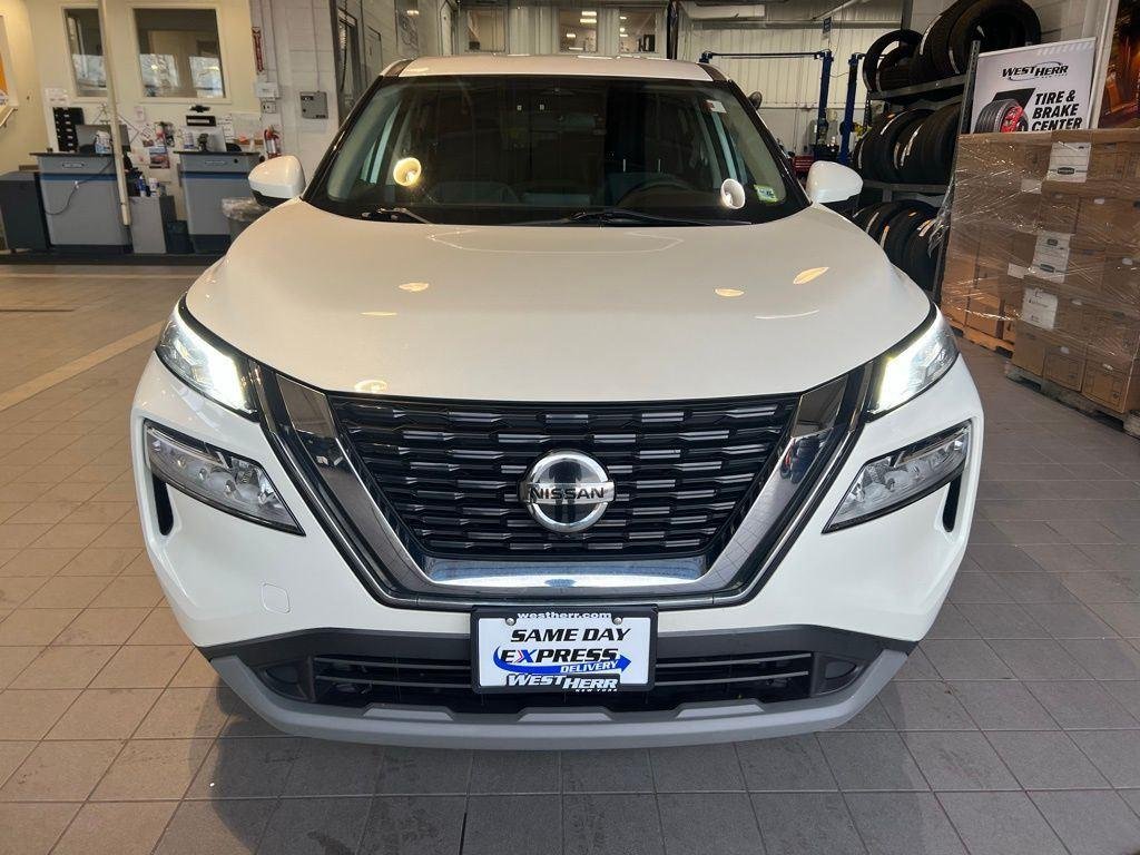 Used 2021 Pearl White Nissan SV image 2