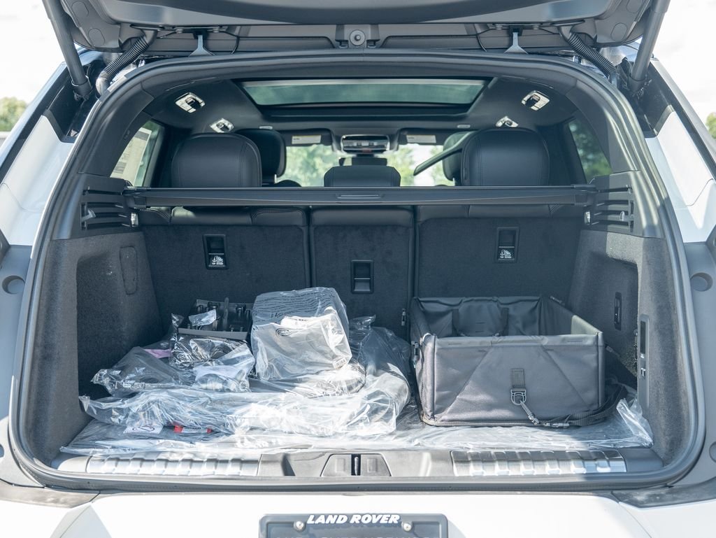 New 2026 Fuji White Land Rover Dynamic SE image 25