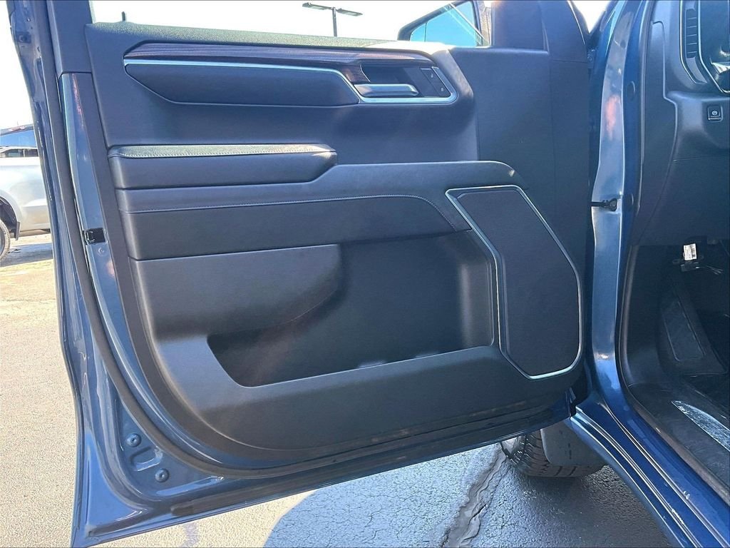 Used 2024 Blue Chevrolet LT image 9