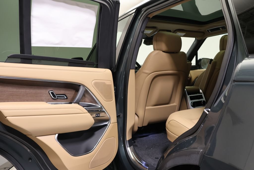 New 2026 Belgravia Green Land Rover SE image 33