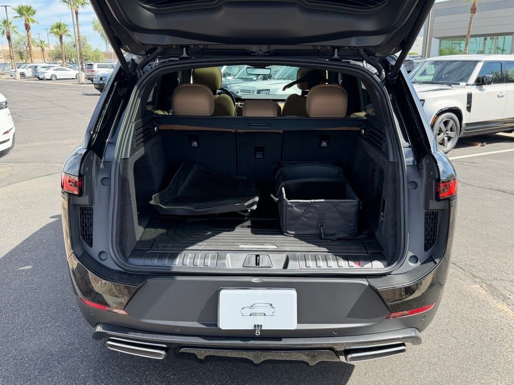 New 2027 Santorini Black Land Rover SE image 17