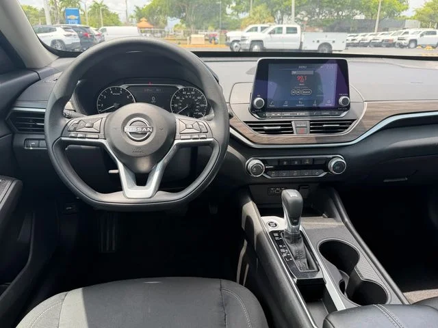Used 2025 Gray Nissan 2.5 SV image 13